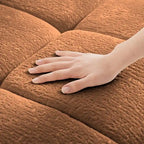 110,2 Canapé trois places en chenille, 1 pouf