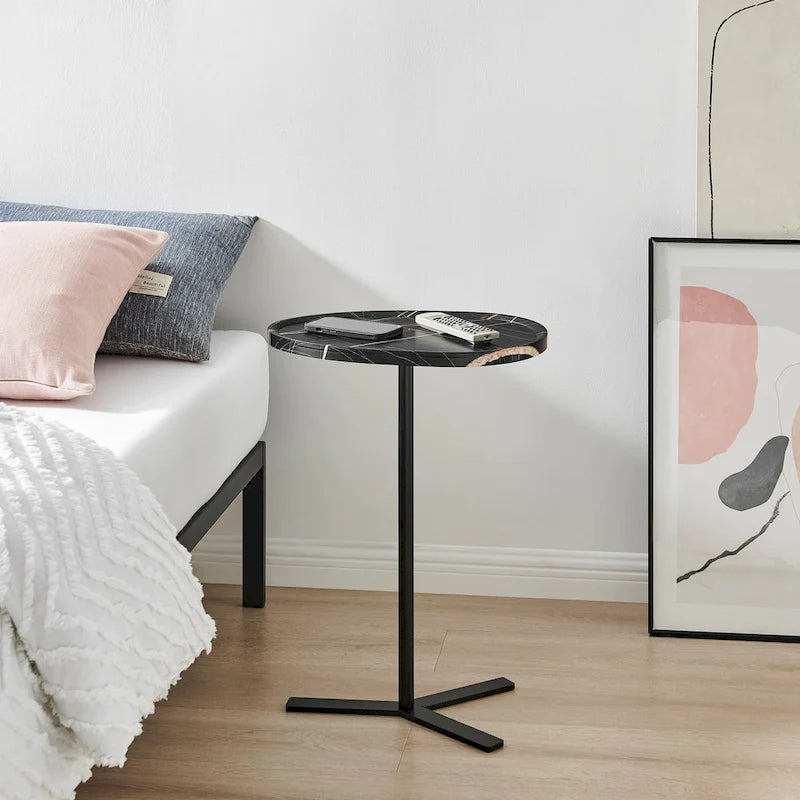 Table d'appoint ovale en forme de larme avec bord surélevé et piétement en métal en Y