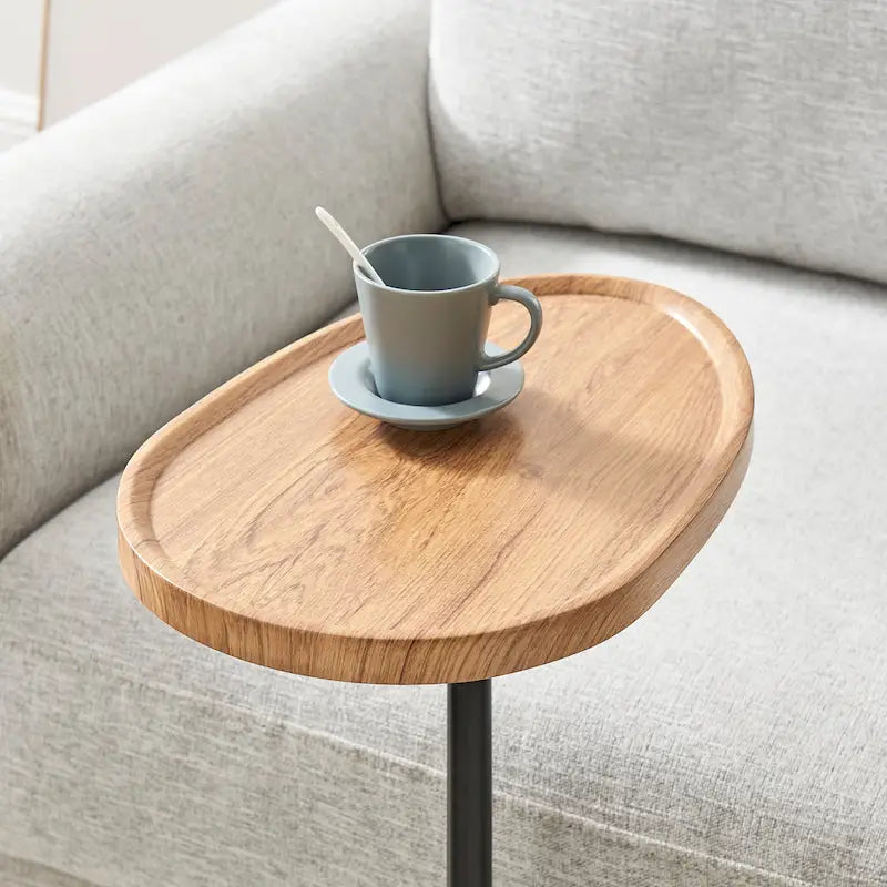 Table d'appoint ovale en forme de larme avec bord surélevé et piétement en métal en Y
