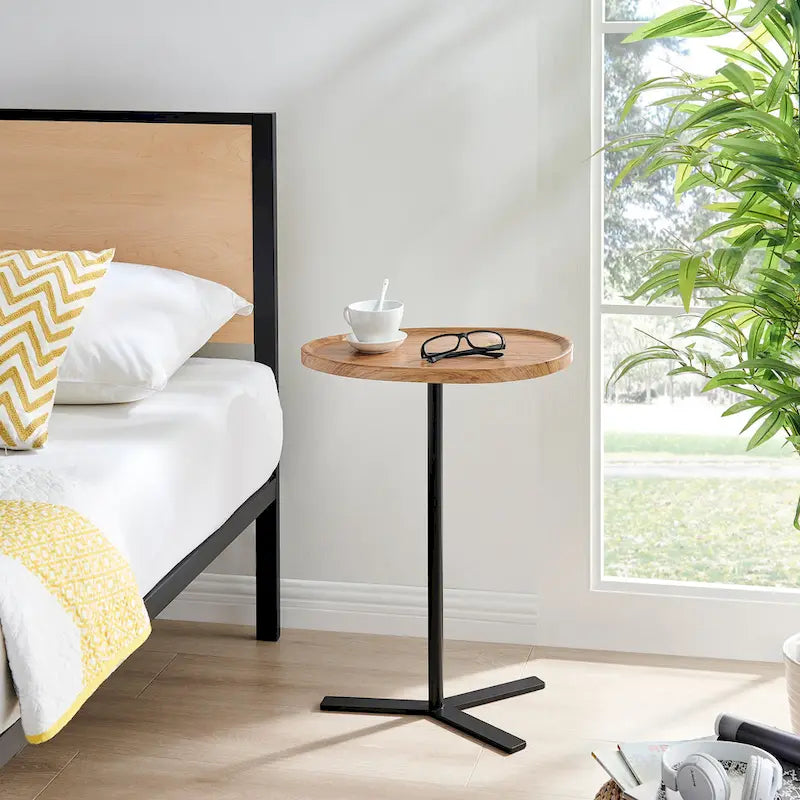 Table d'appoint ovale en forme de larme avec bord surélevé et piétement en métal en Y