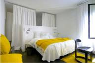 Decoration chambre linge de lit blanc blanc boutis coussins jaune curry5
